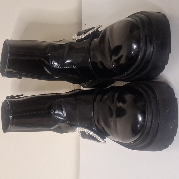 Zara Chunky Lug Sole Rhinestone Heart Buckle Chelsea Boots SZ 6 - Picture 3 of 13